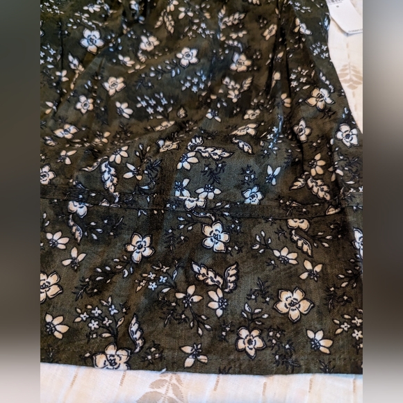 Old navy Floral peasant top with tie med - Picture 3 of 12